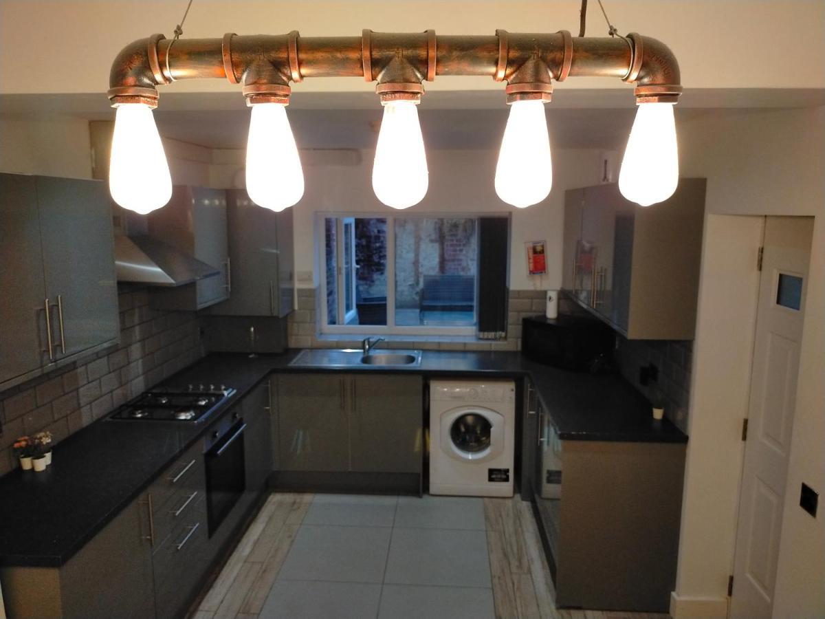 4 Bed Entire House - Heart Of The City - Near Sufc シェフィールド エクステリア 写真